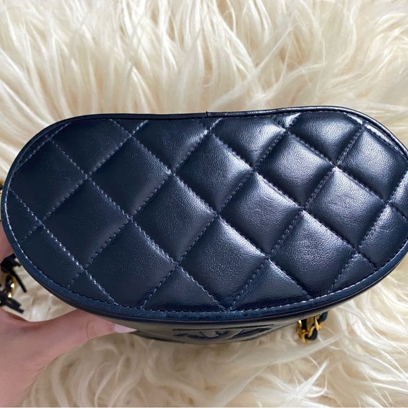 Vintage Chanel 80s 90s Navy Blue Lambskin Flap Bucket Shoulder Bag - Picture 4 of 16